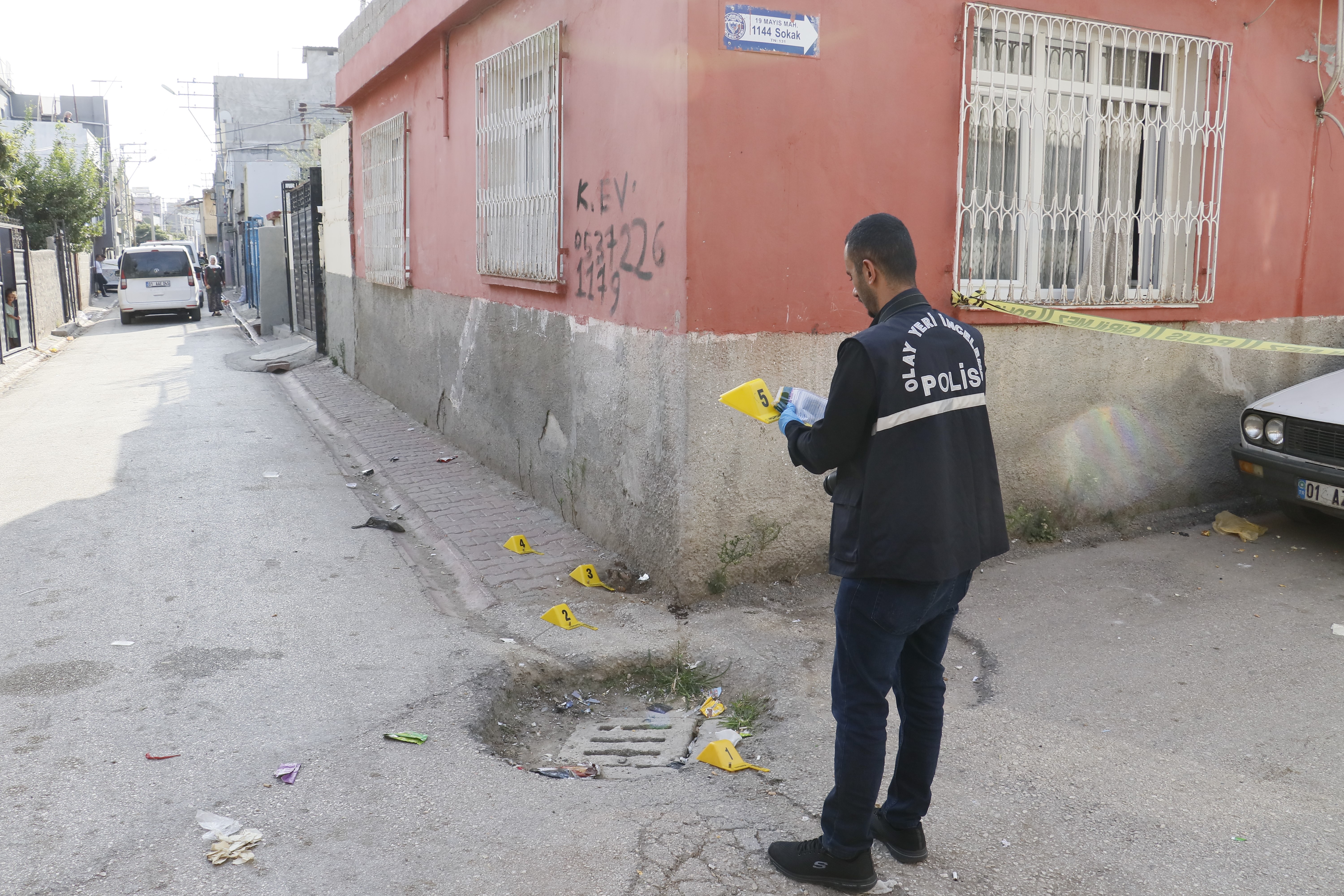 Meraklı gözlerin acı sonu! Kız çocuğu vuruldu!