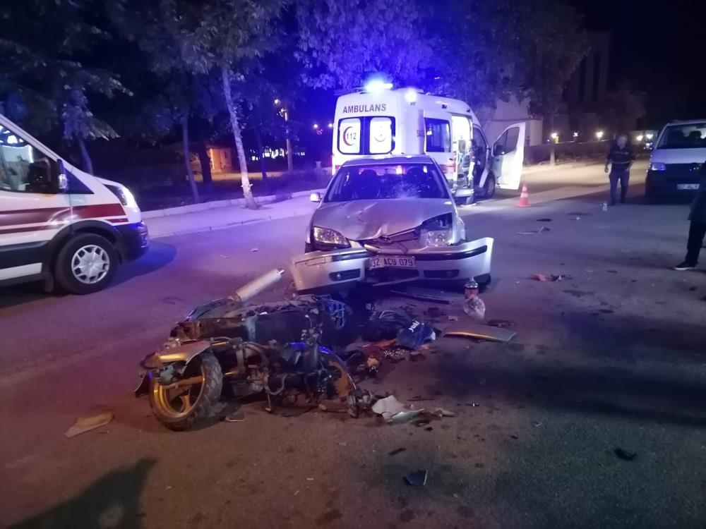 Isparta'da otomobil ile motosiklet çarpıştı