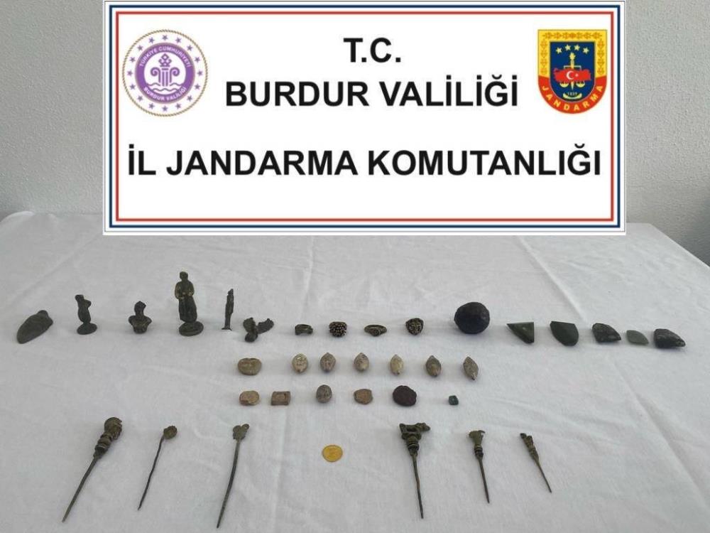 Burdur'da 36 adet Roma Dönemi tarihi eseri ele geçirildi