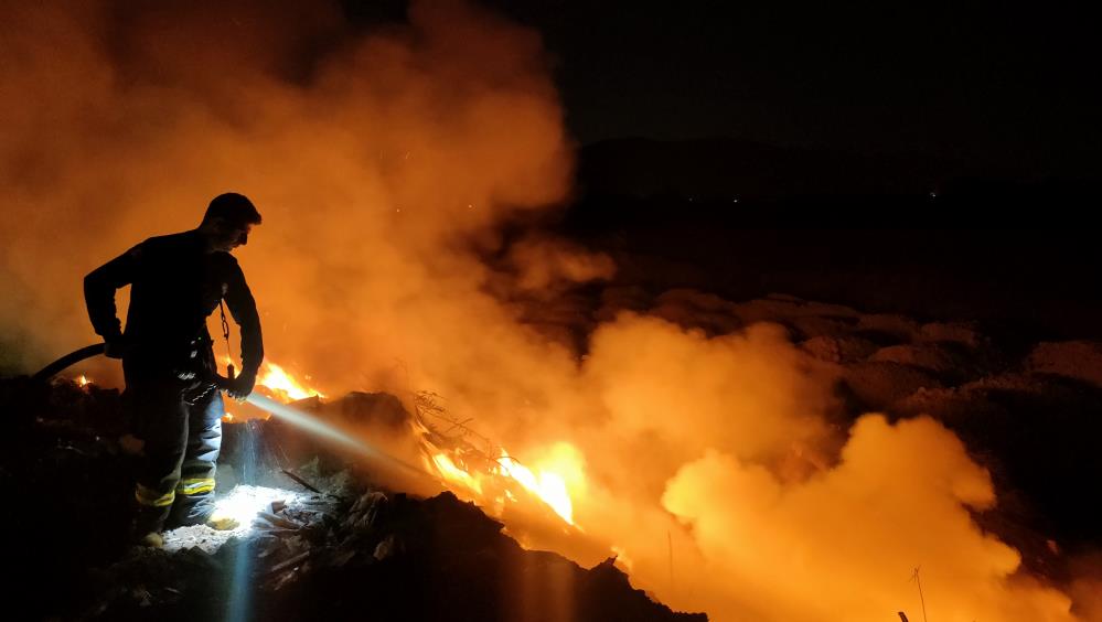 Antalya'da atık sahasında korkutan yangın