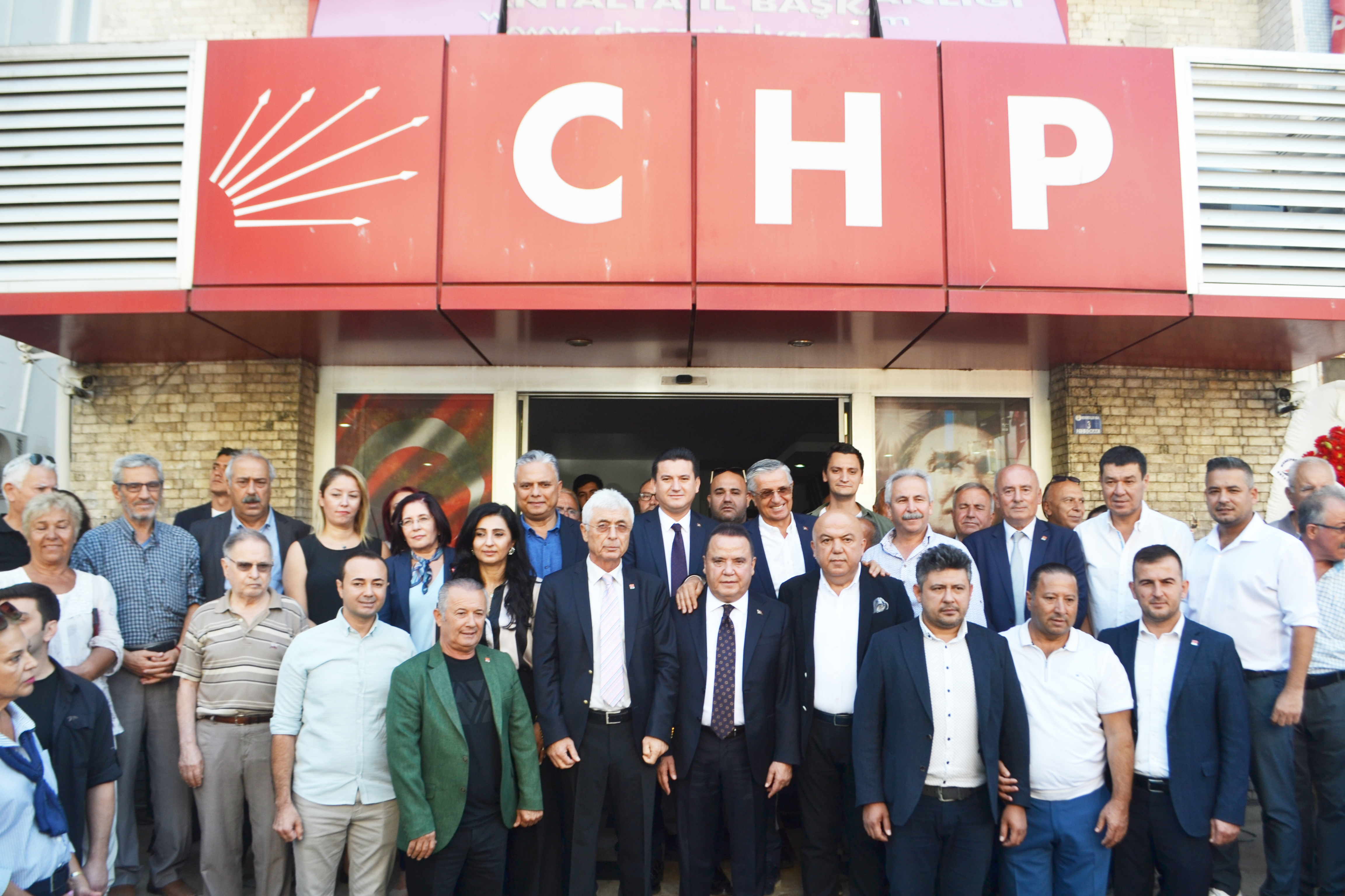 CHP Antalya'da yeni yönetim Ata’nın huzurunda