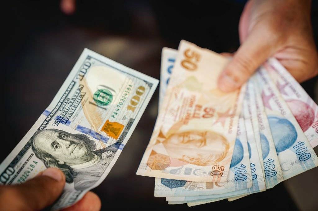 Dolar kuru yükselişte! Döviz bürolarına talep artıyor