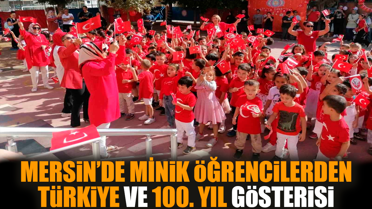 Mersin’de minik öğrencilerden Türkiye ve 100. yıl gösterisi