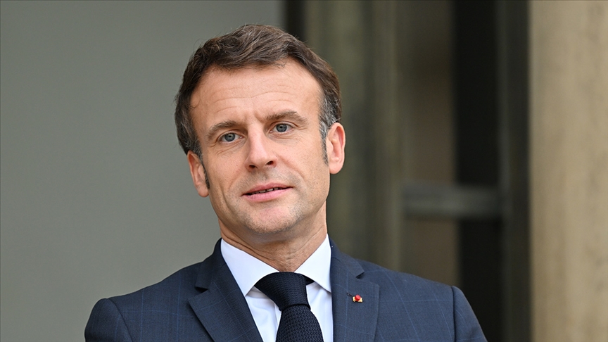 Macron: Hizbullah bizi savaşa sürüklerse bunun bedelini Lübnan öder