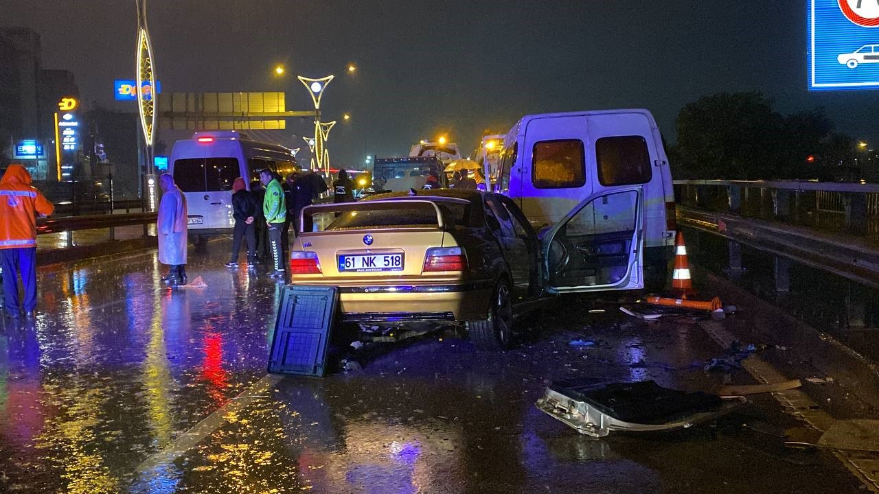 5 araç zincirleme trafik kazası yaptı