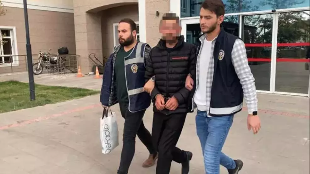 Düğün günü felaket: Damat havaya ateş açarken şoförü vurdu!