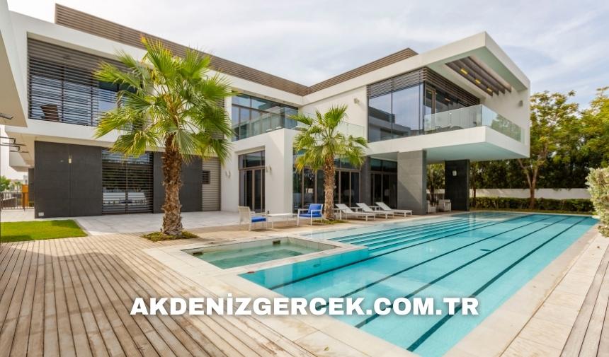 Antalya Kaş'ta icradan satılık 321 m² villa