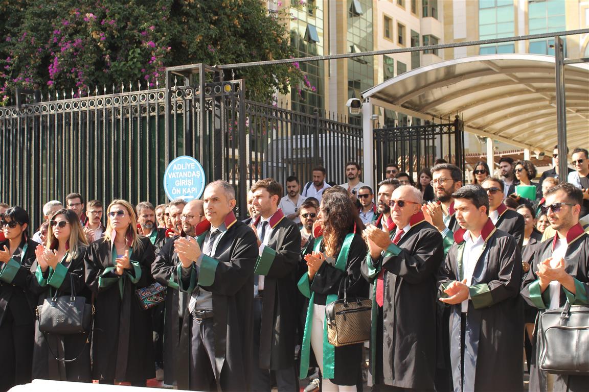 ANTALYA-ANAYASA-MAHKEMESINI-PROTESTO-ETTI-1-Medium