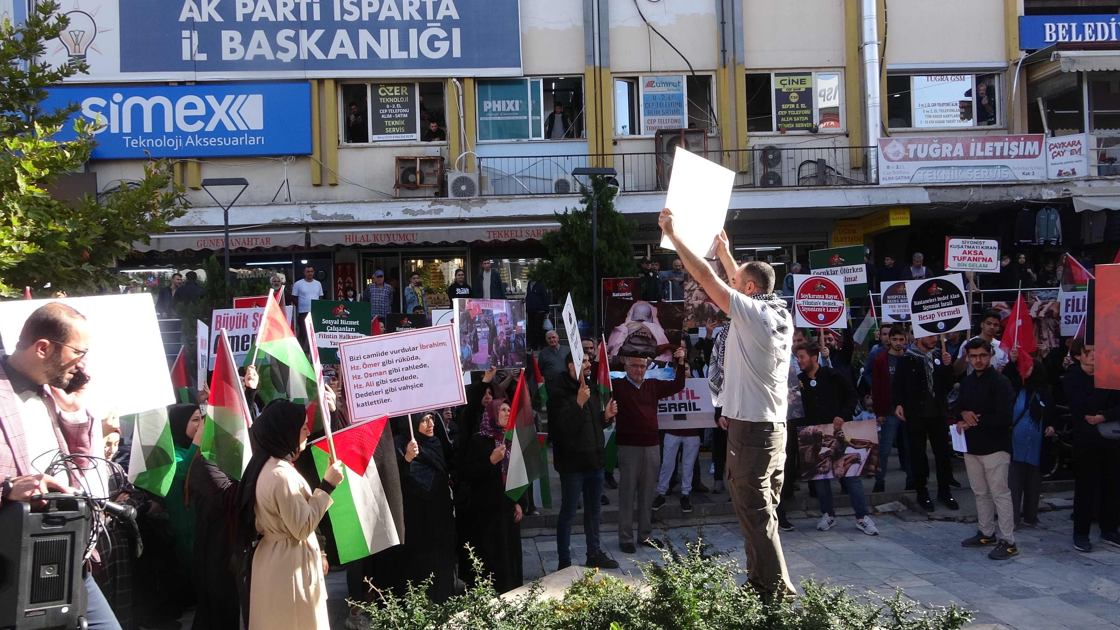 Starbucks ve McDonald's karşısında İsrail saldırılarına karşı duruş