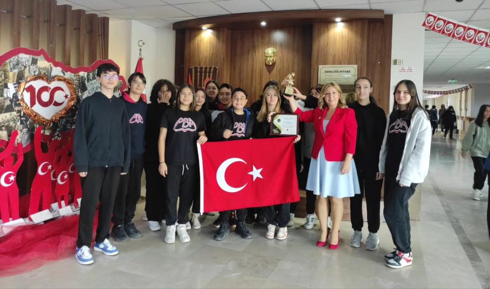 Denizli'li Öğretmen Elif Selçuk, Global Teacher Awards'ta Türkiye'yi temsil edecek!