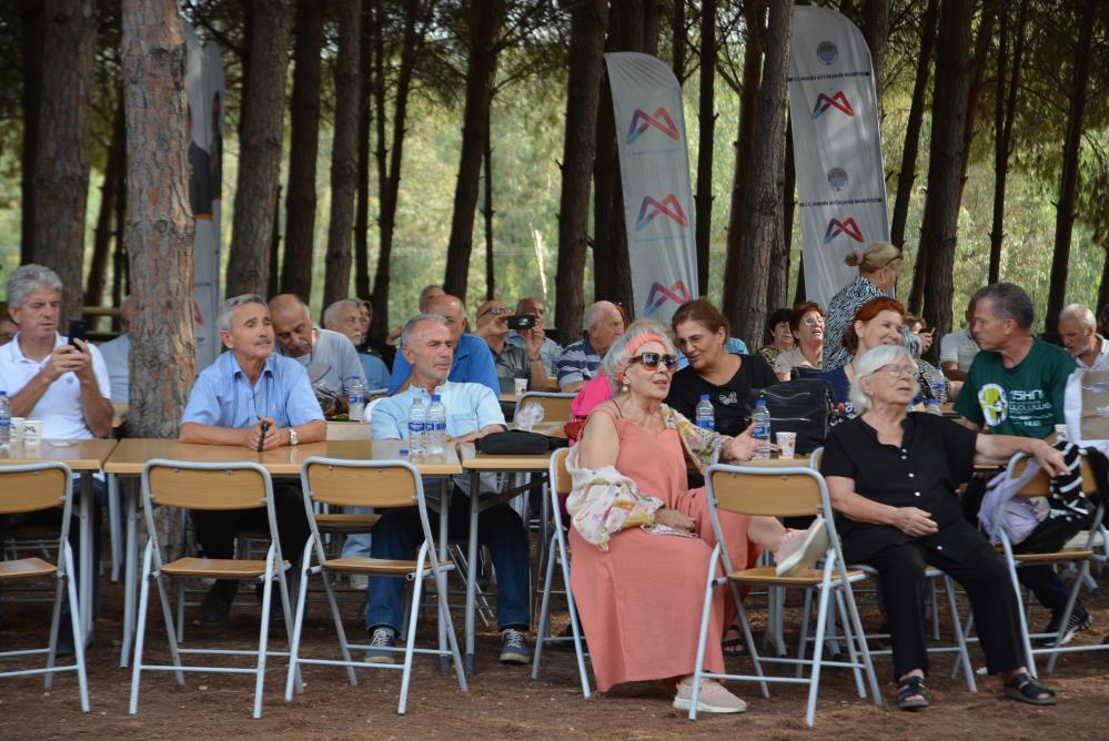 Emekliler Cumhuriyet coşkusunu piknikte yaşadı