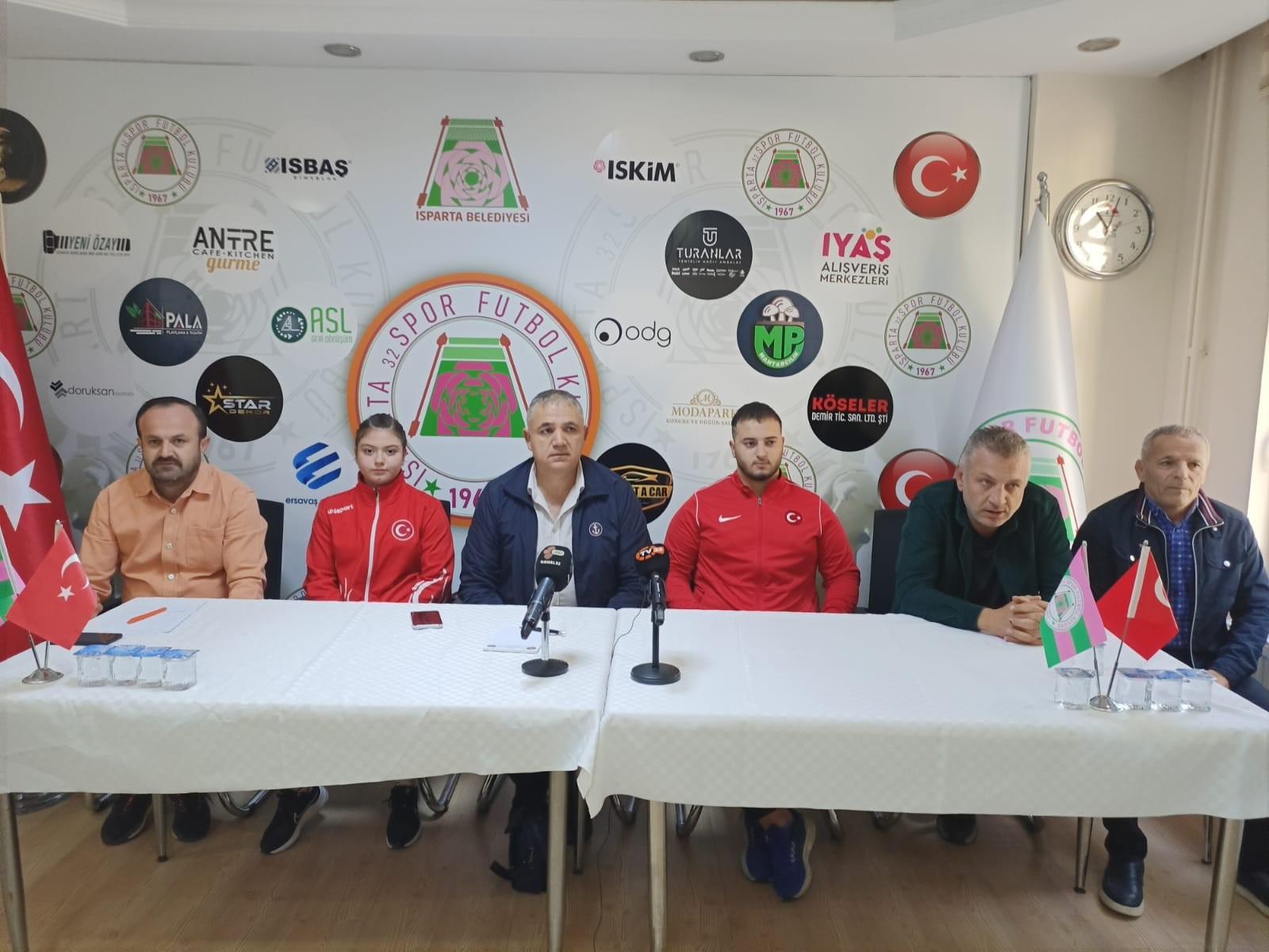 Isparta 32 Spor'dan güreşçilere destek