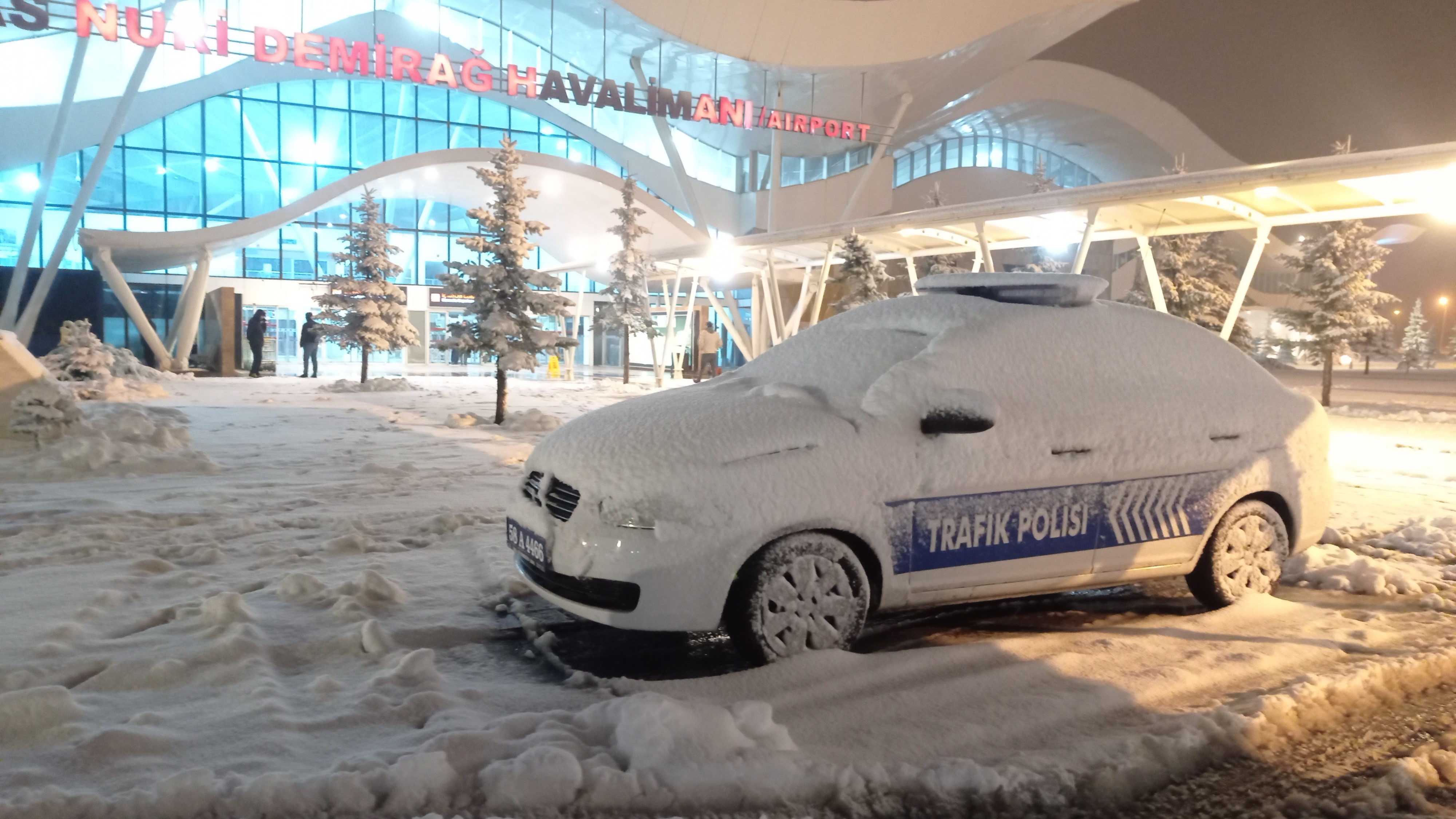 Sivas’ta kar nedeniyle hava ulaşımı iptal oldu