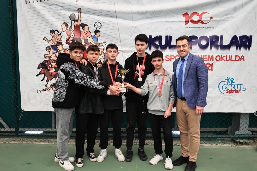 Denizli'de Tenis Gençler İl Birinciliği heyecanı yaşandı