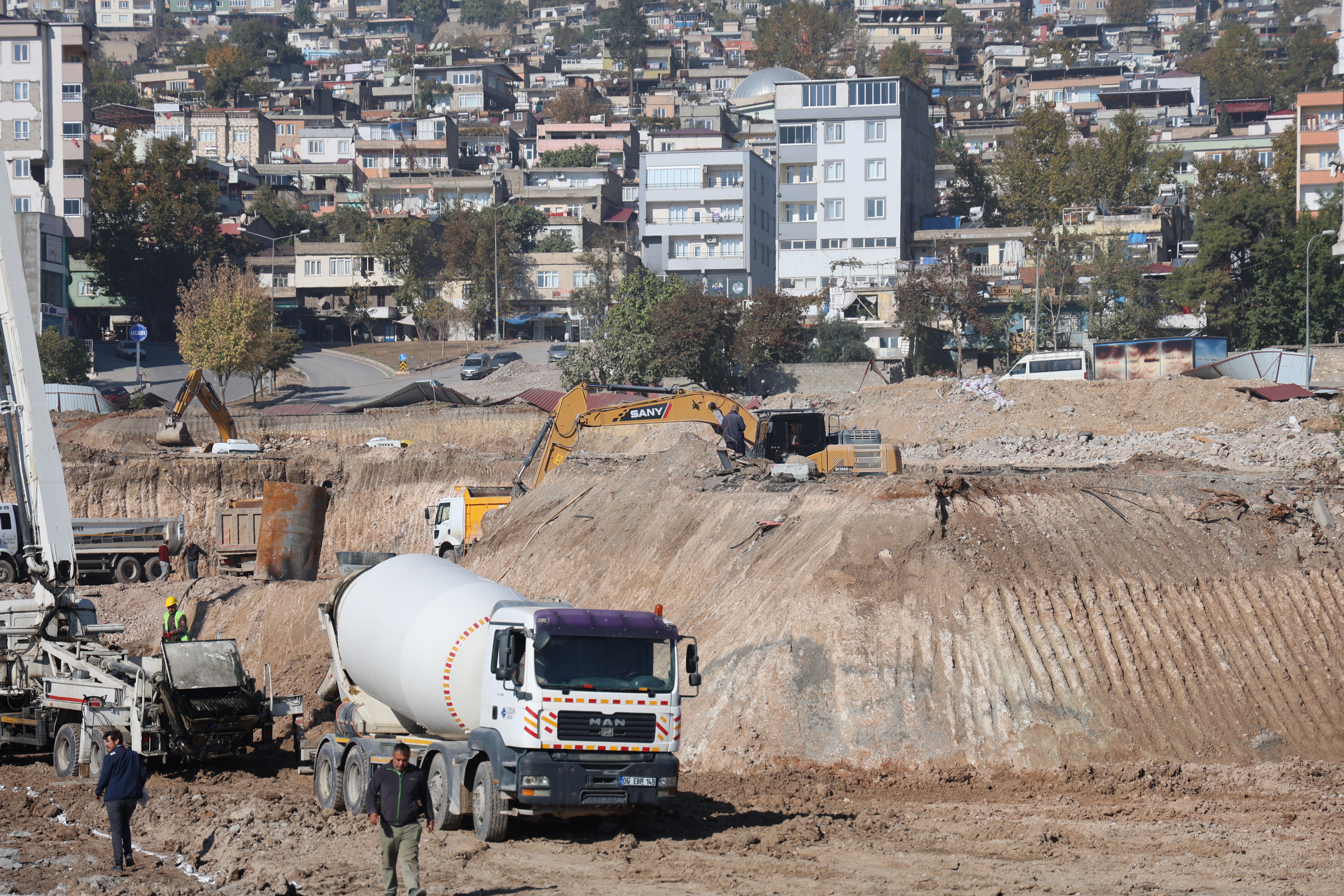 Özhaseki: 100 bin çelik ev inşa ediyoruz