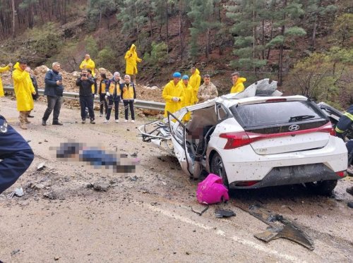 Kaya düşmesi nedeniyle hayatını kaybeden öğretmenler unutulmadı