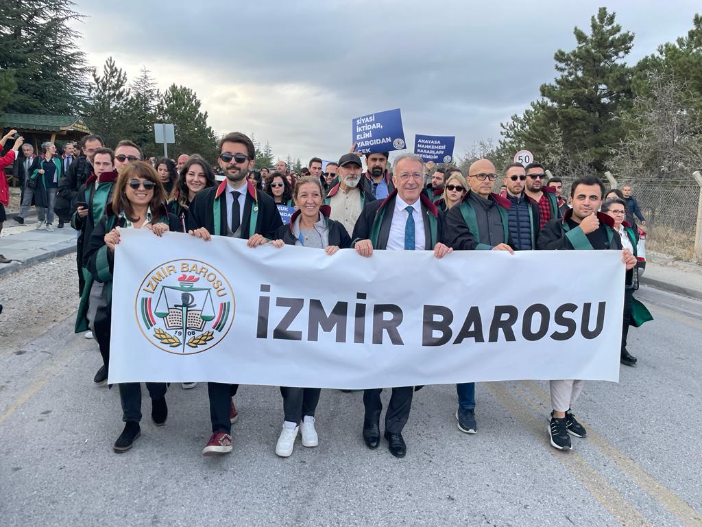 İzmir Barosu Can Atalay'a ilişkin Yargıtay'ın kararını protesto etti