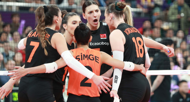 Eczacıbaşı Dynavit FIVB'de adını yarı finale yazdırdı