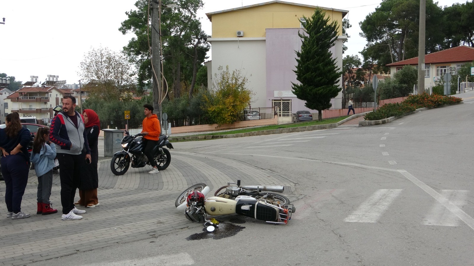 Manavgat caddesi kan revan içinde: Motosiklet sürücüsü ölümden döndü