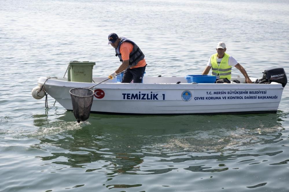 Mersin Büyükşehir Belediyesi mikroplastik temizliğine başladı