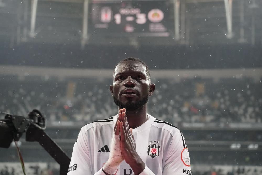 Beşiktaş zirveden 15 puan geride ilk yarıyı tamamladı