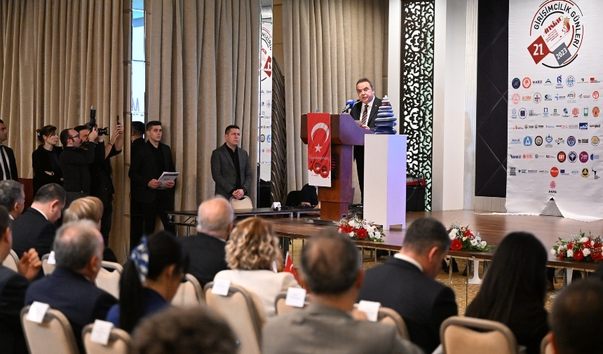 Başkan Böcek Girişimcilik Günleri Ödül Töreninde Sahne Aldı