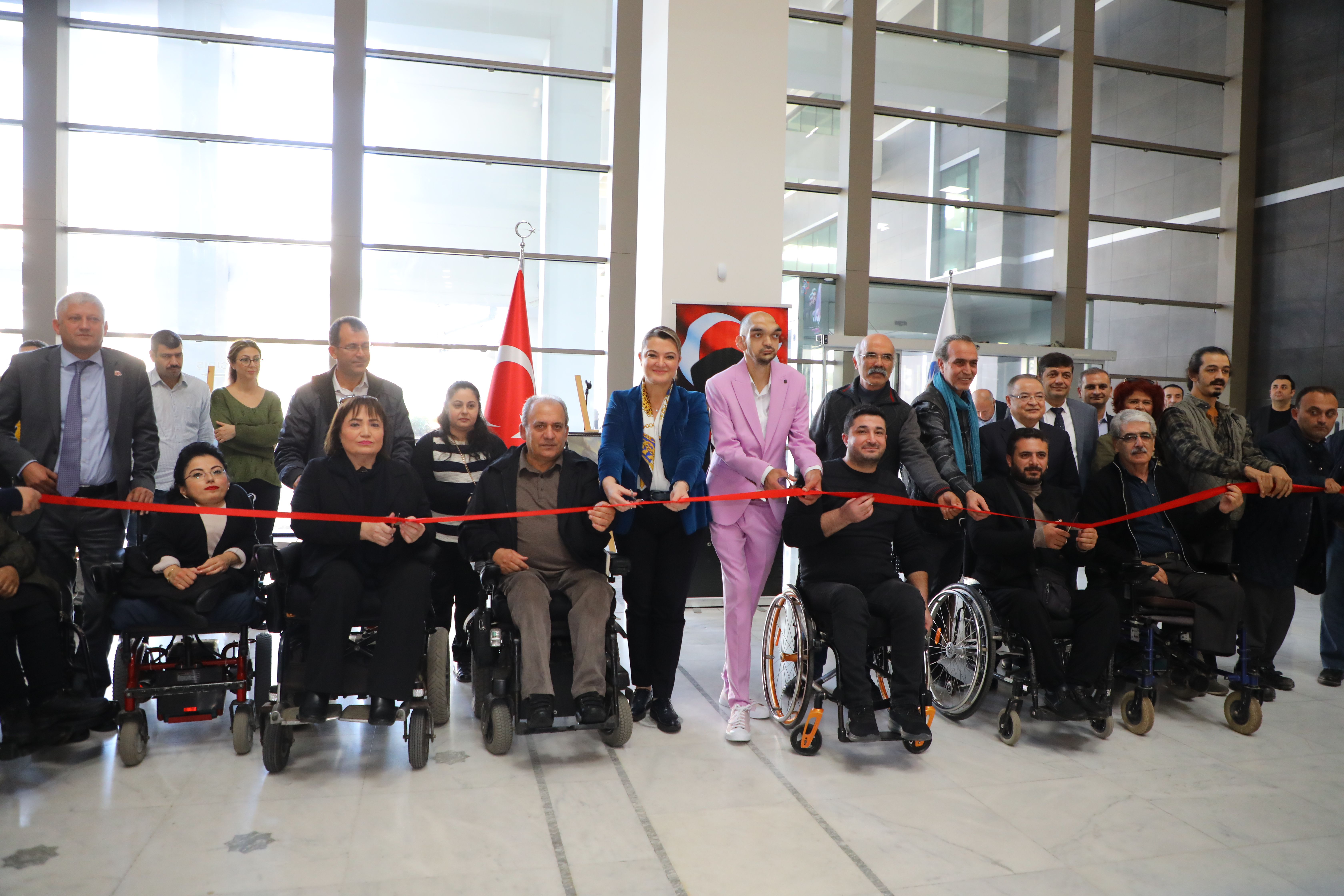 Büyükşehir’de Dünya Engelliler Günü Alper Kocabıyık resim sergisi (10)