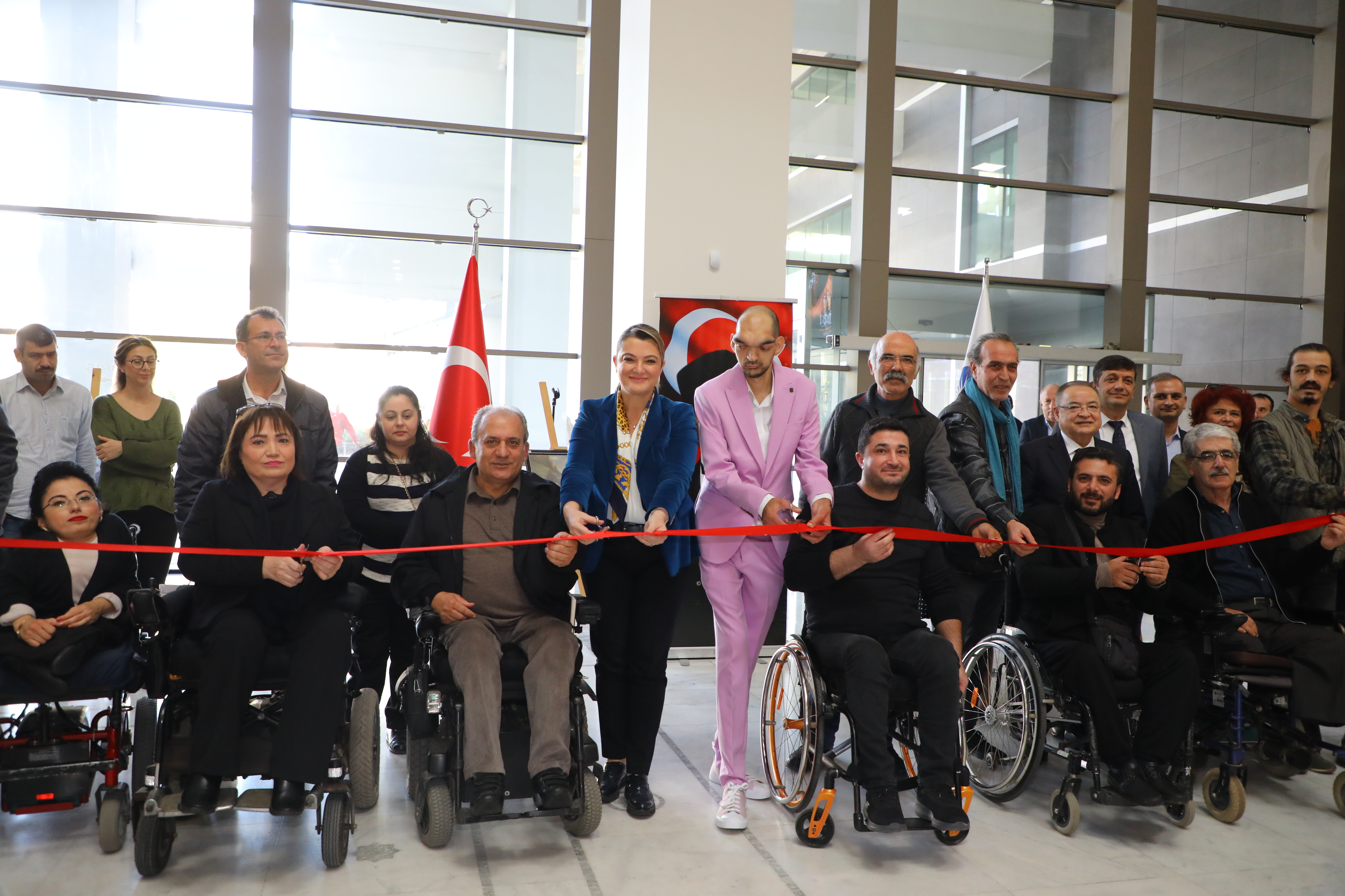 Büyükşehir’de Dünya Engelliler Günü Alper Kocabıyık resim sergisi (9)