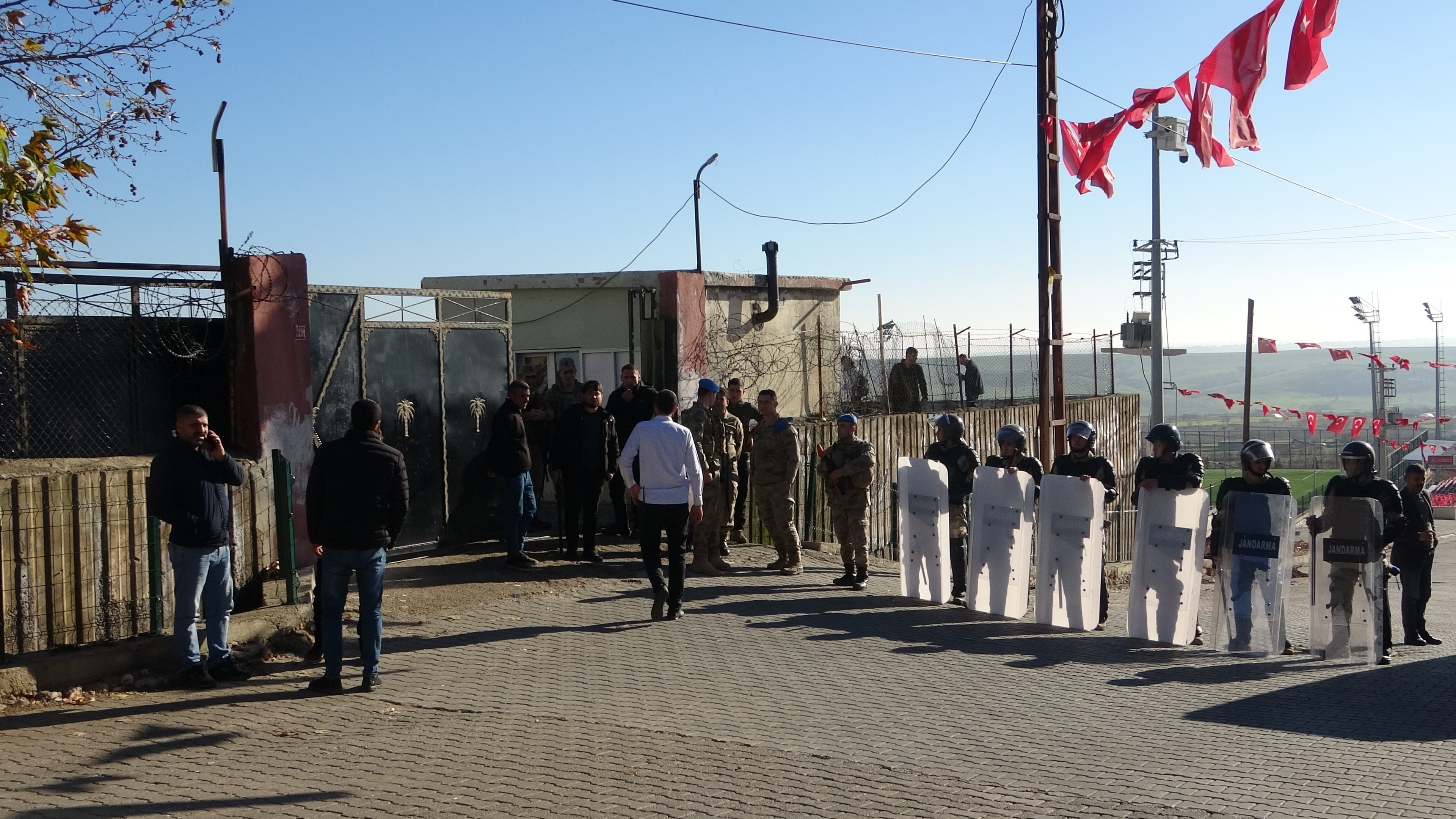 Diyarbakır’da Öğrenci Kavgasına Veliler de Katıldı: Polis ve Jandarma Müdahale Etti