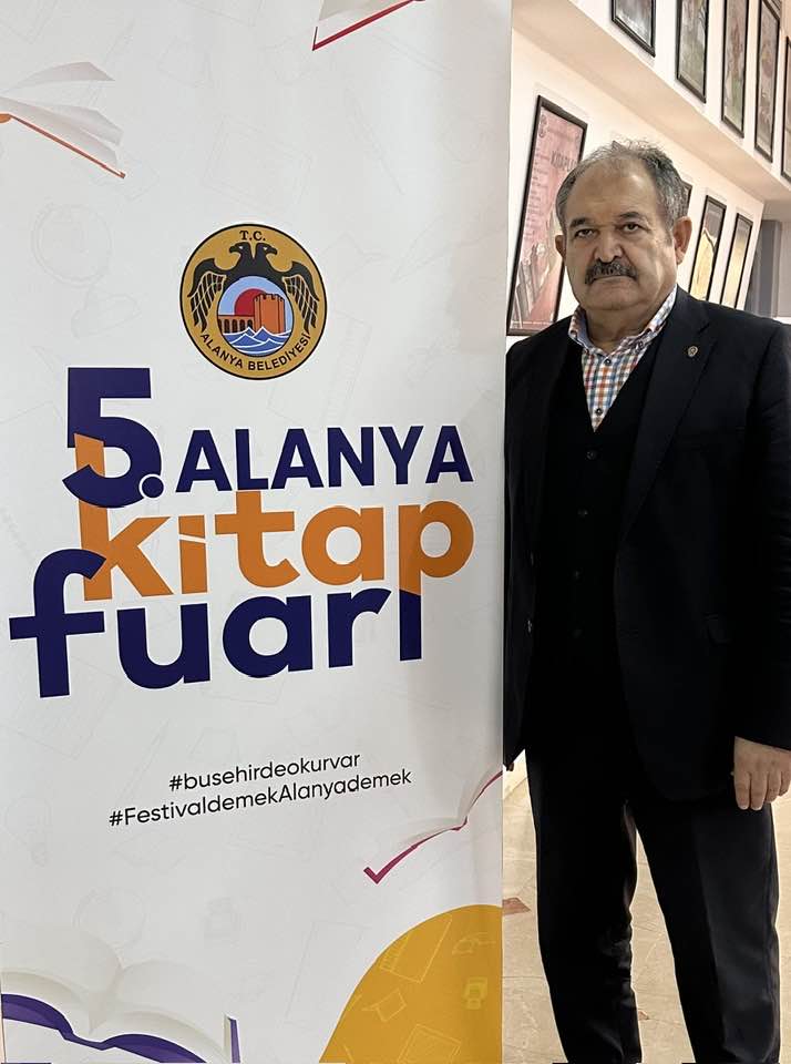 Eski Emniyet Müdürü Feyzullah Arslan Alanya Kitap Fuarı'na Katıldı