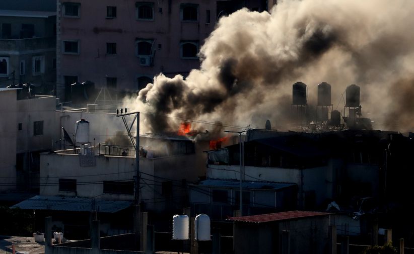 Gazze Şeridi'nde İsrail Saldırıları: 50 Filistinli Hayatını Kaybetti