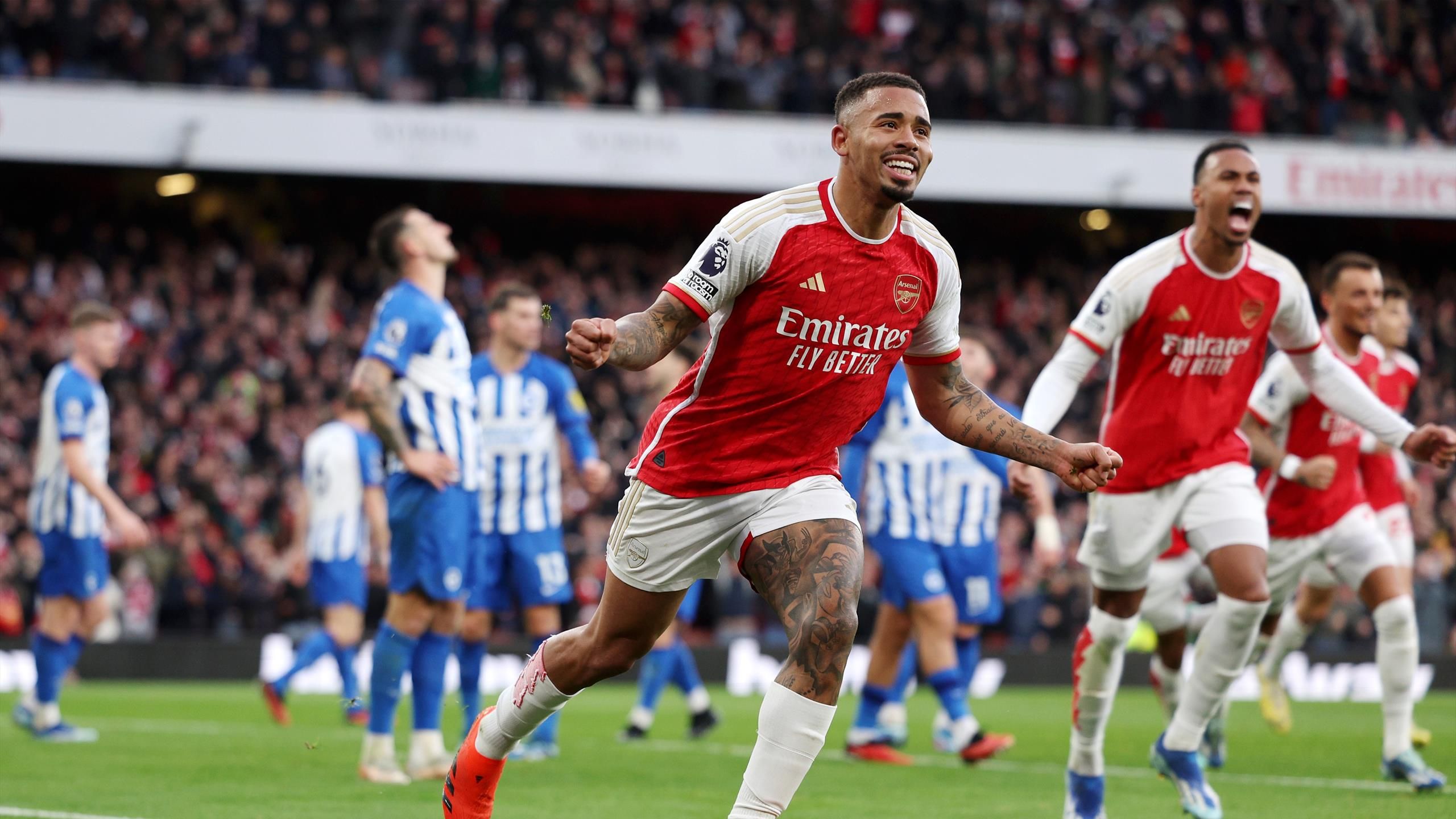 Arsenal, Brighton'u 2-0'lık galibiyetle geçerek Premier Lig zirvesine yükseldi.