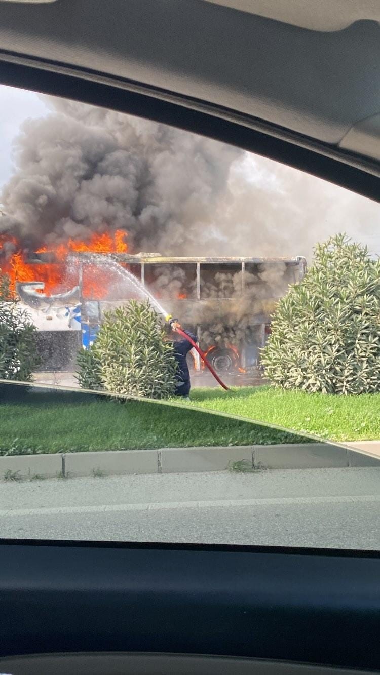 Hatay'da Yolcu Otobüsü Cayır Cayır Yandı