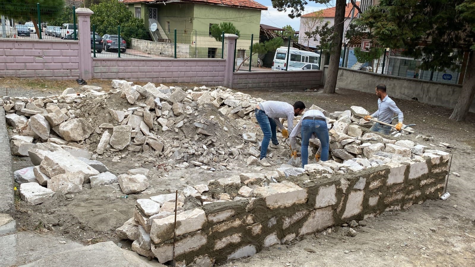 Denizli Honaz'daki Cumhuriyet İlkokulu 400 Bin TL'lik Kampanya ile Yepyeni Bir Görünüme Kavuştu