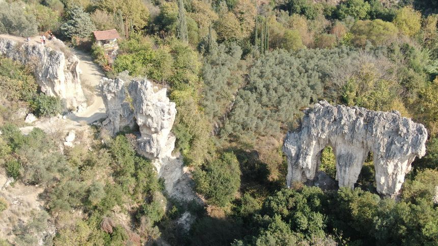 Hatay Depremi, Devasa Taşlarla Inşa Edilen Su Kemerini Yıktı