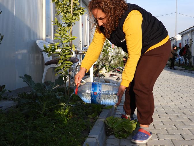 Hatay'da Depremzedeler Konteyner Kent Sokaklarını Yeşille Buluşturdu (2)