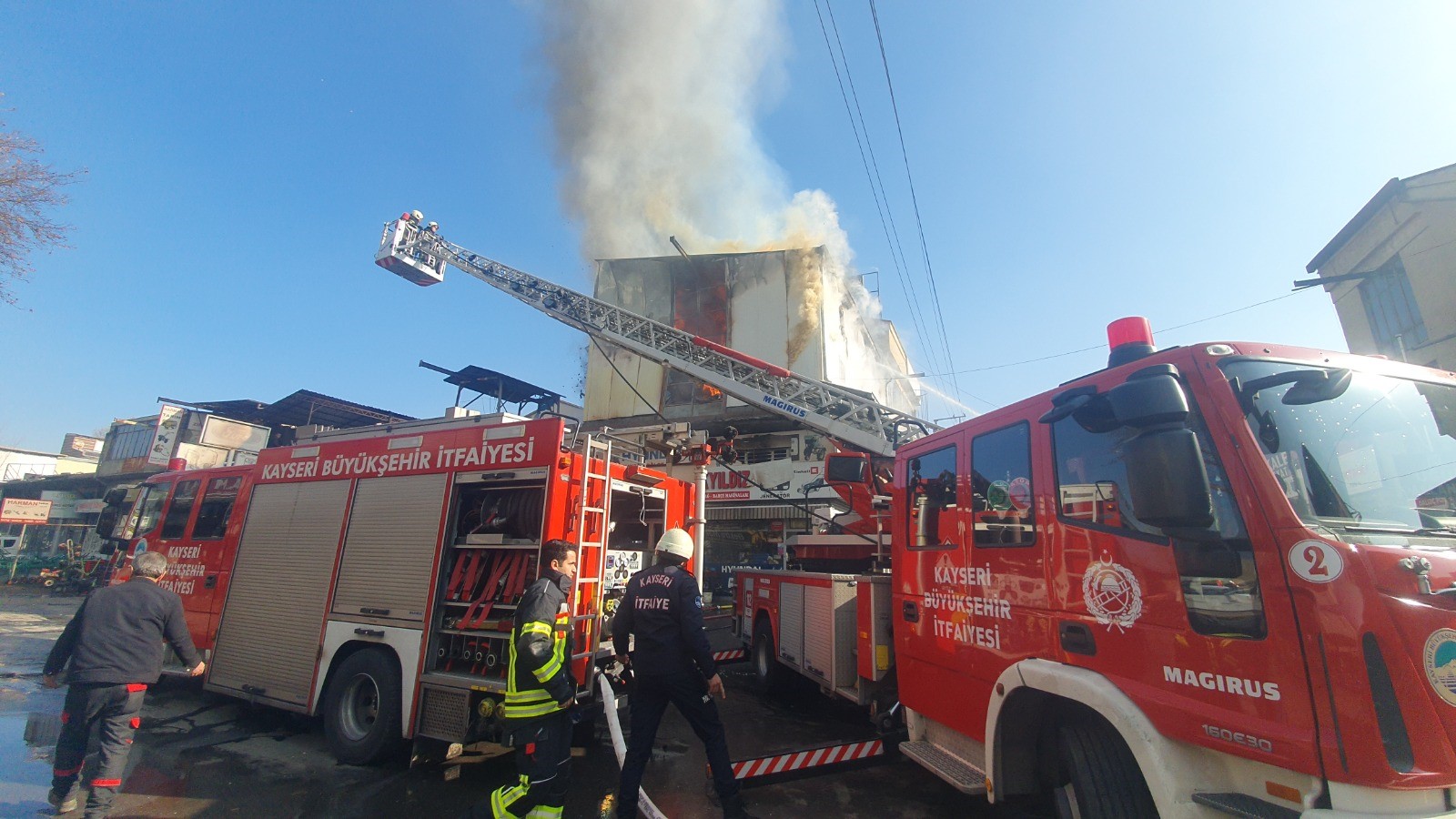 Kayseri'de iş yeri deposunda korkutan yangın