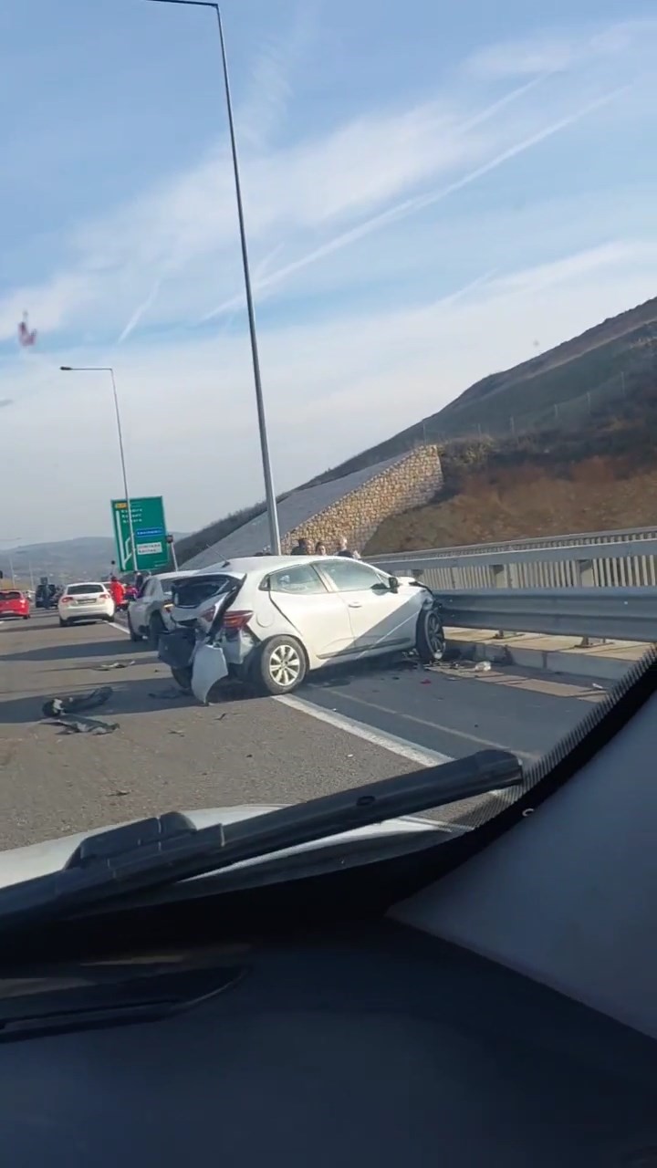 Kuzey Marmara Otoyolu'nda 8 Araç Zincirleme Kazaya Karıştı2