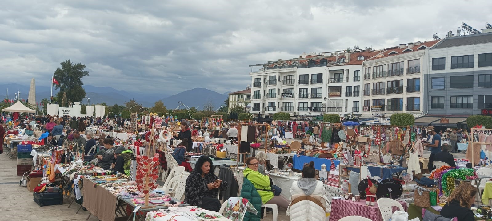 Muğla Fethiye’de Yeni Yıl Pazarı kuruldu