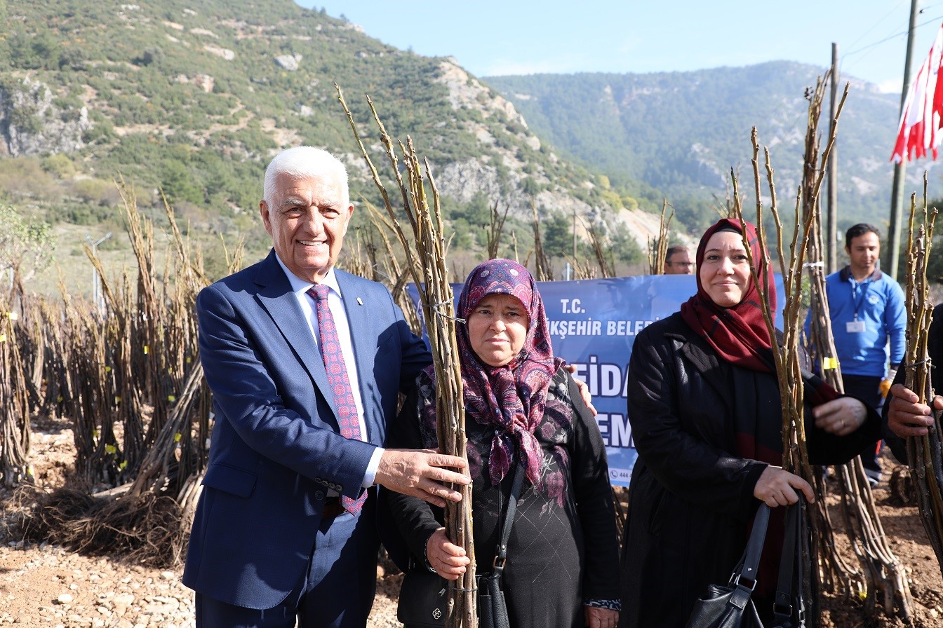 Muğla'da üreticilere 150 binden fazla fidan desteği