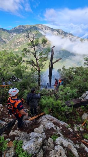 Muğla'nın Datça Ilçesinde Orman Yangını (2)