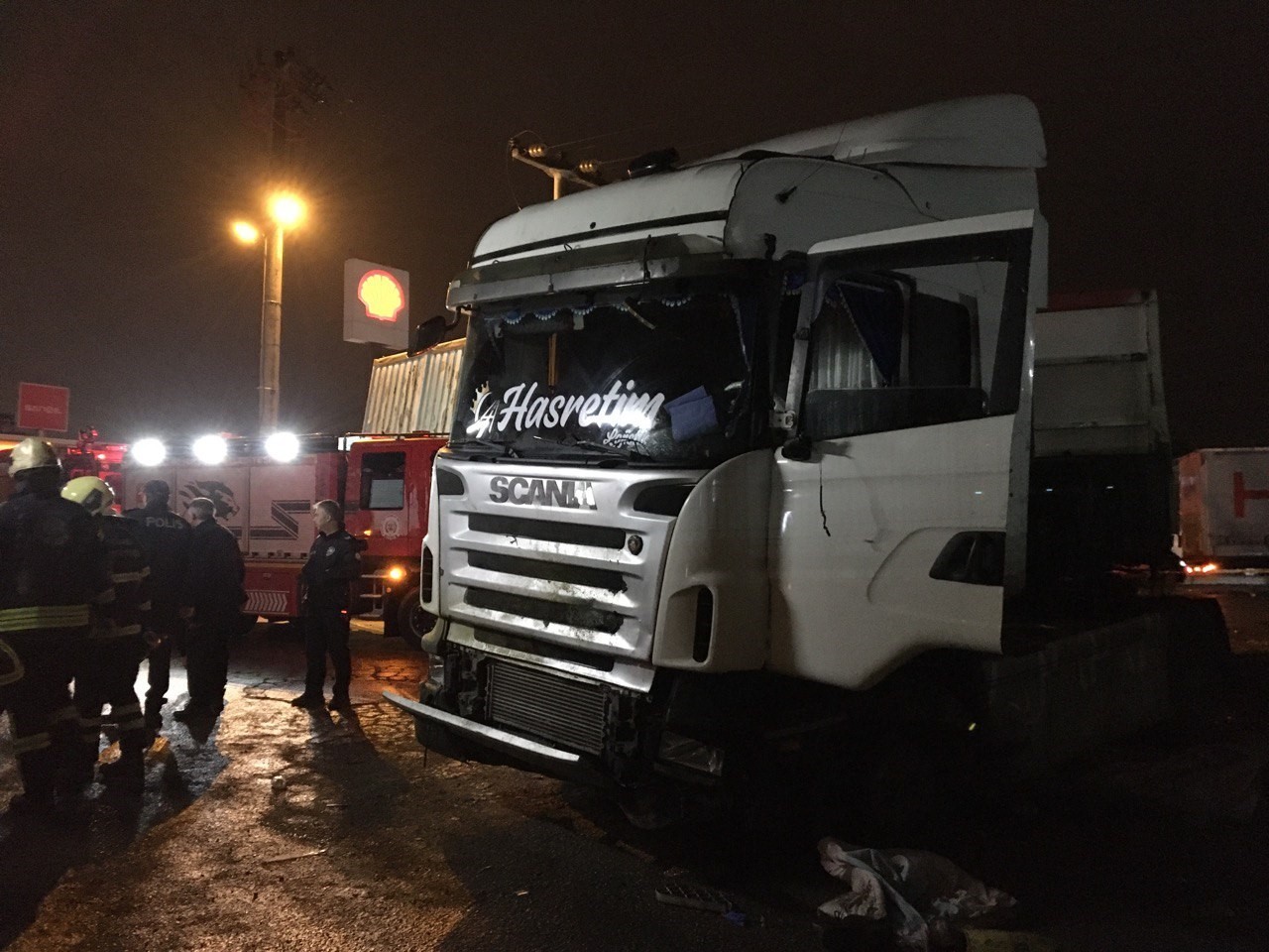 Ölüm Köfte Yerken Geldi! Kontrolden Çıkan Tir Müşterilerin Arasına Daldı