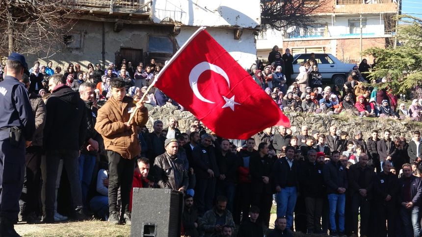 Tokatlı şehit son kez baba ocağında: Son yolculuğuna uğurlandı