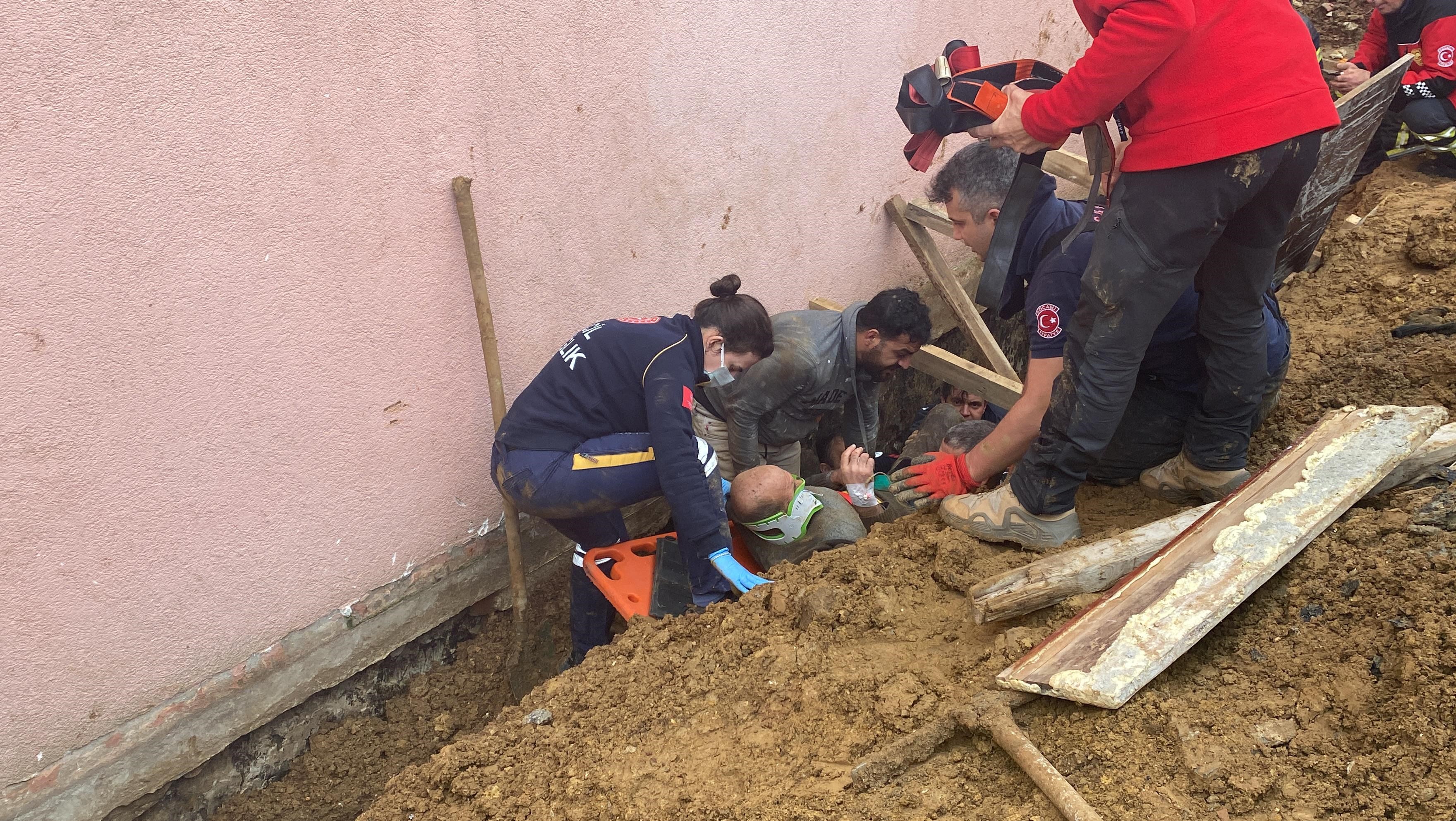 Boğazına kadar toprağa gömüldü! İtfaiye ekipleri kurtardı