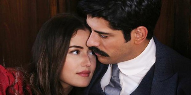 Ünlü Çift Burak Özçivit Ve Fahriye Evcen Dev Anlaşma! (1)