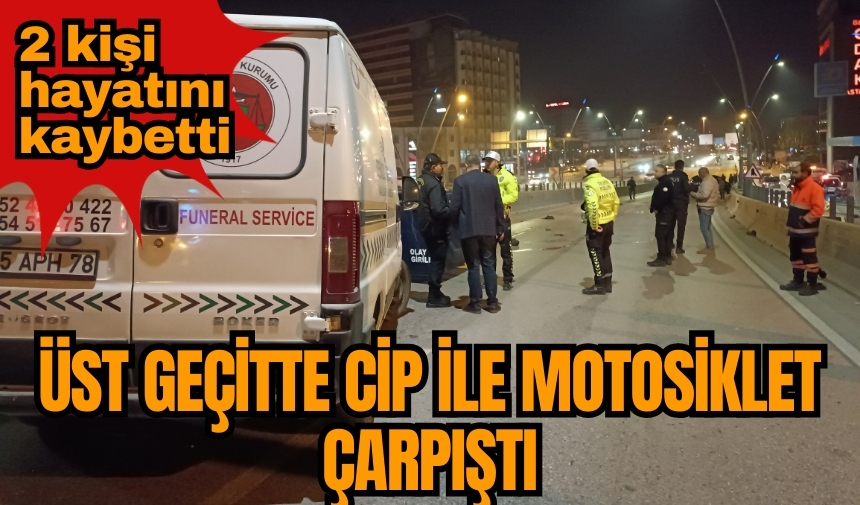 Üst geçitte cip ile motosiklet çarpıştı: 2 kişi hayatını kaybetti