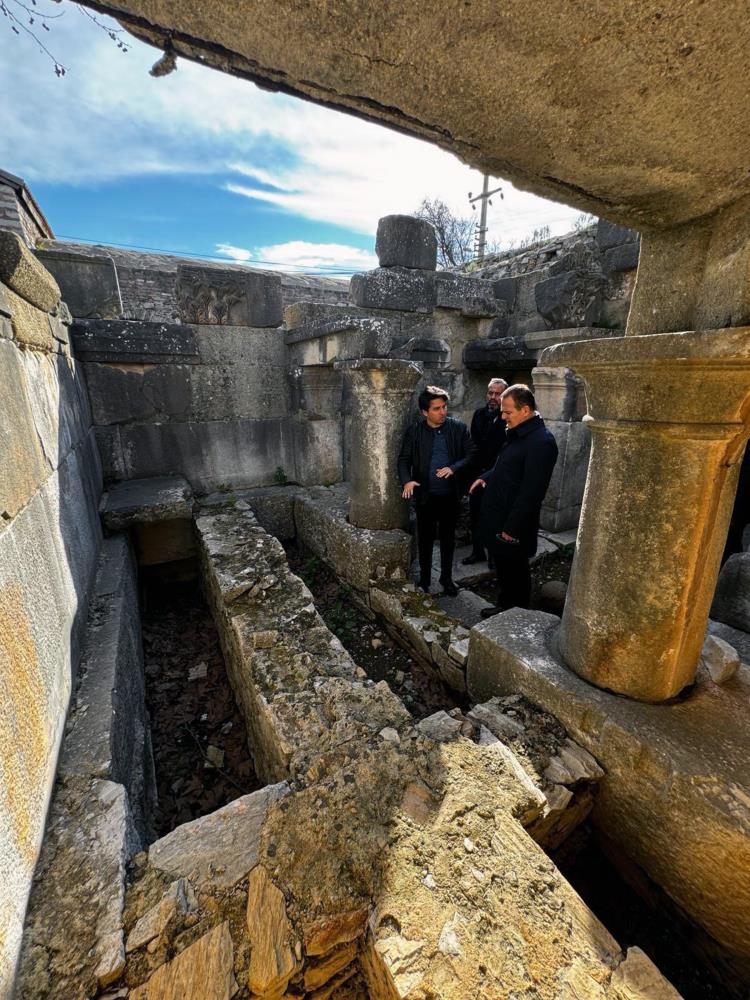 Muğla Valisi İdris Akbıyık Milas'ın tarihî zenginliklerini inceledi