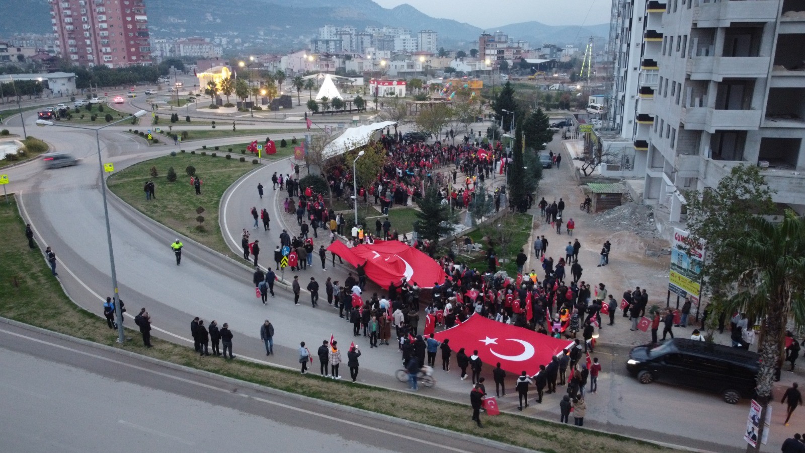 Binlerce Kozanlı Şehitler Için Sokaklara Döküldü2