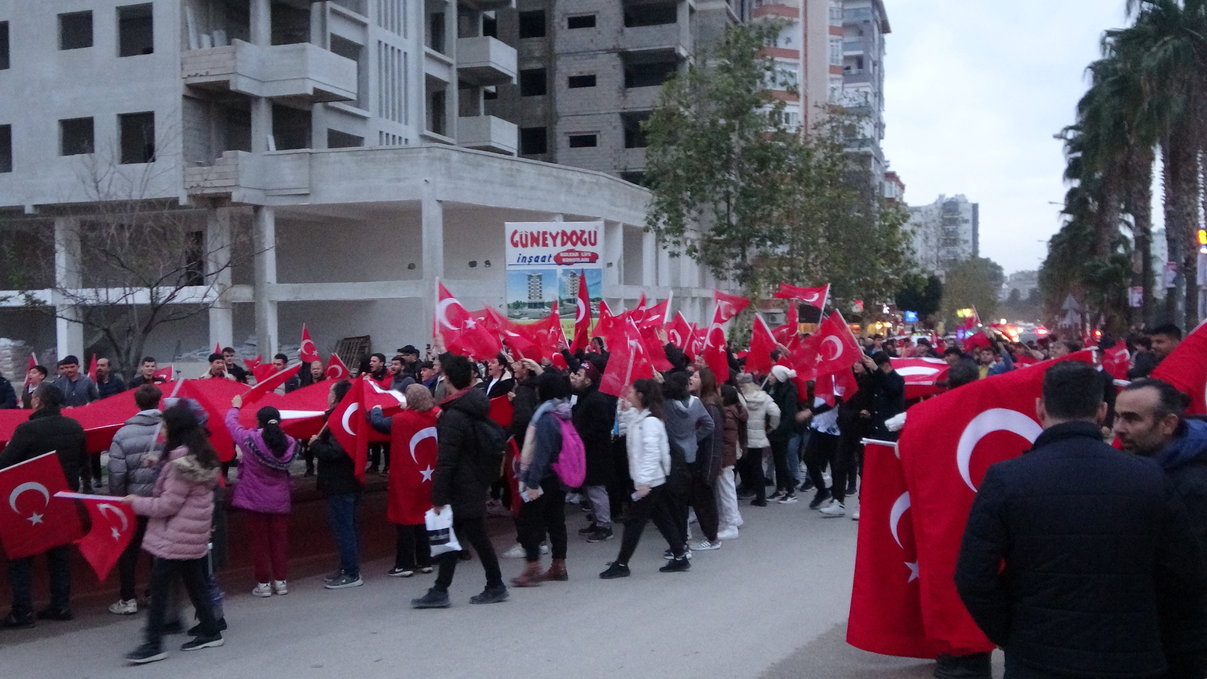 Binlerce Kozanlı Şehitler Için Sokaklara Döküldü3