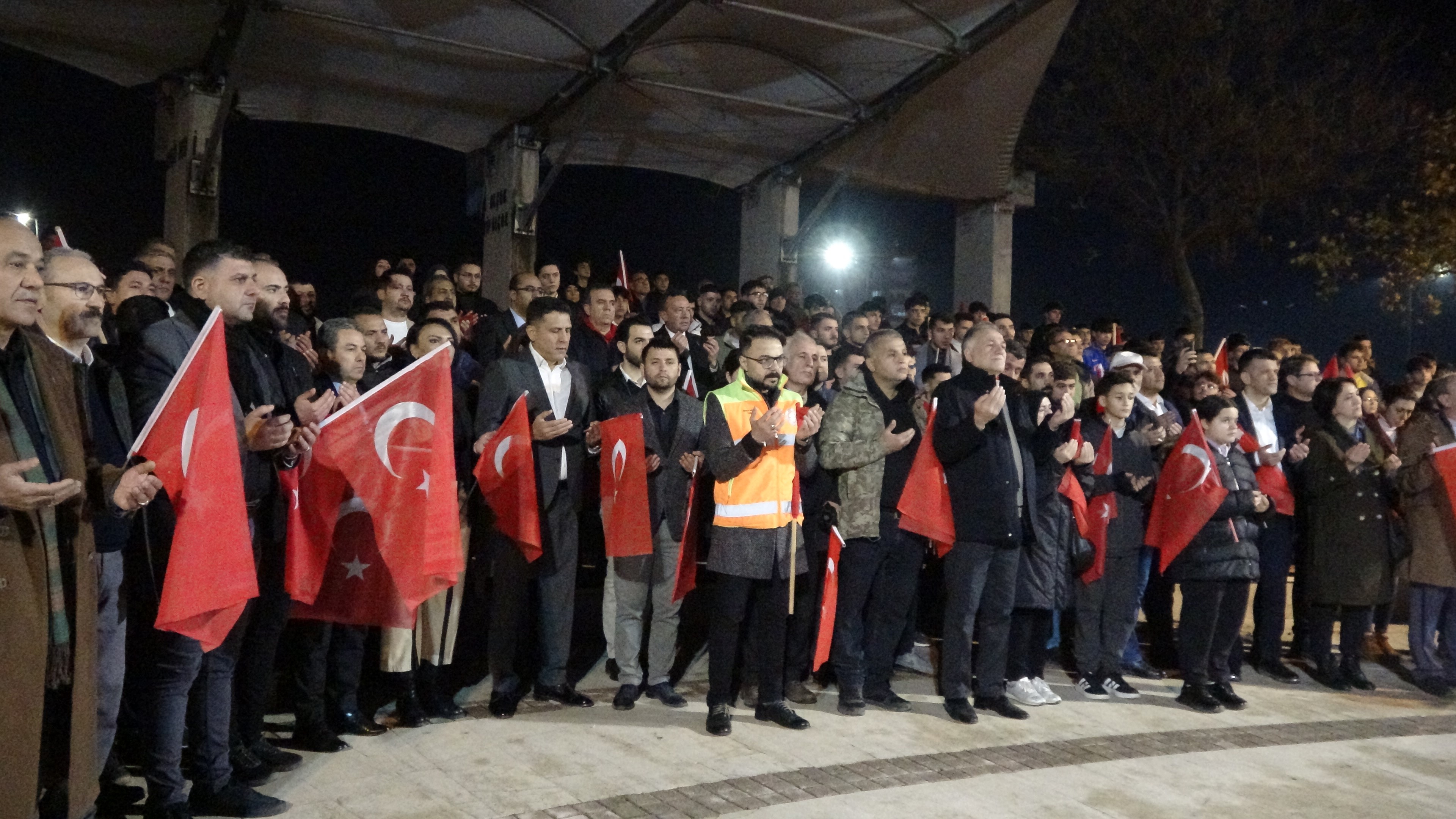 Binlerce Kozanlı Şehitler Için Sokaklara Döküldü4